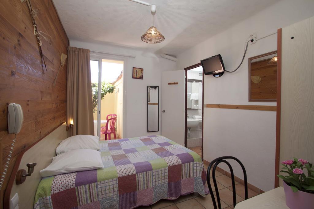 Hotel La Croix De Malte 2*